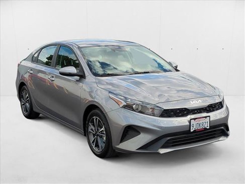 Used 2023 Kia Forte LXS w/ LXS Technology Package image 3