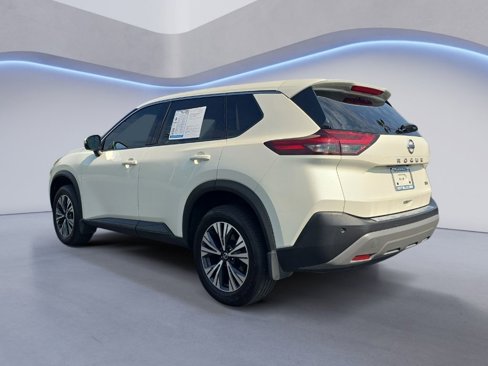 Used 2021 Nissan Rogue SV image 4