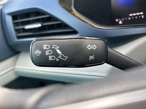 Used 2024 Volkswagen Taos SE image 23