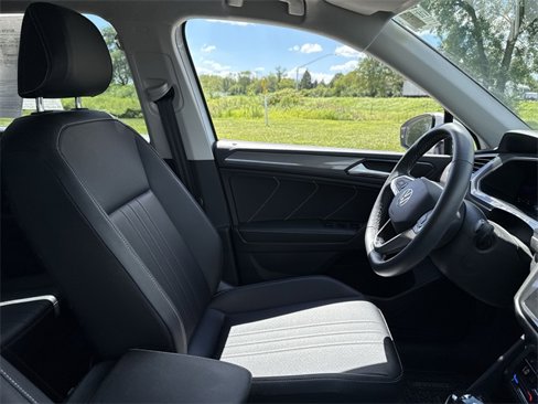 Used 2022 Volkswagen Tiguan SE image 12