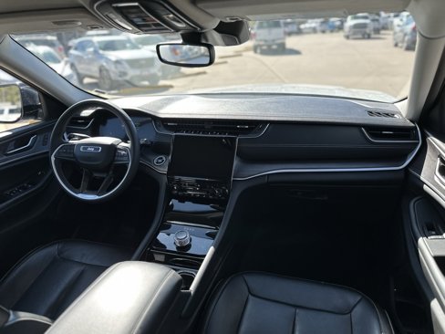 Used 2023 Jeep Grand Cherokee Limited image 17