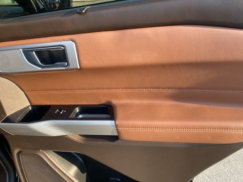 Used 2021 Ford Explorer King Ranch w/ Premium Technology Package image 16