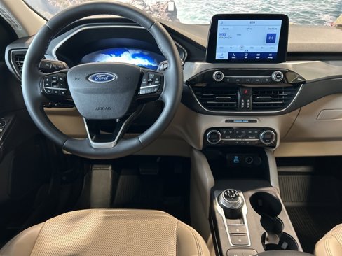 Used 2021 Ford Escape Titanium image 3