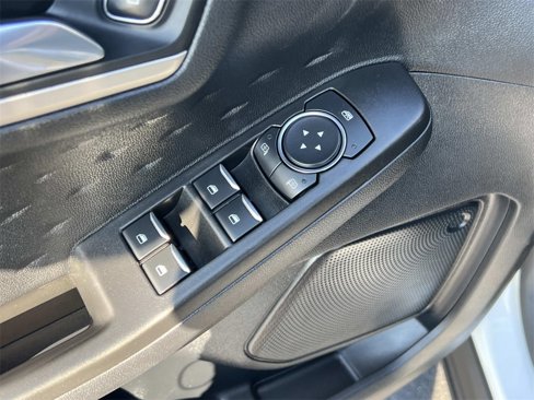 Used 2020 Ford Escape SE image 16