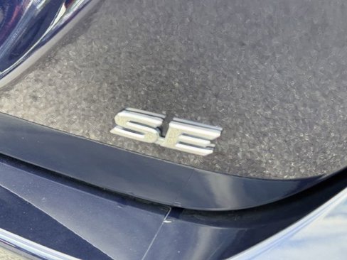 Used 2022 Toyota Camry SE image 11