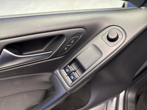 Used 2013 Volkswagen Golf TDI image 11