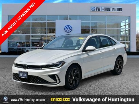 Certified 2025 Volkswagen Jetta SE w/ Sunroof Package image 2