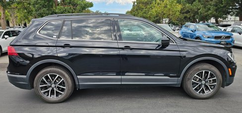 Certified 2021 Volkswagen Tiguan SE w/ Panoramic Sunroof Package image 4