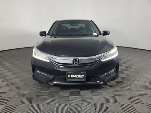 Used 2017 Honda Accord Touring image 9
