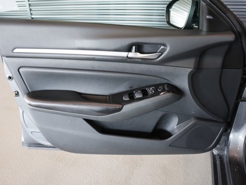 Used 2024 Nissan Altima 2.5 SR image 24