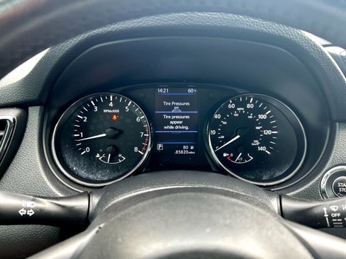 Used 2018 Nissan Rogue SV image 13