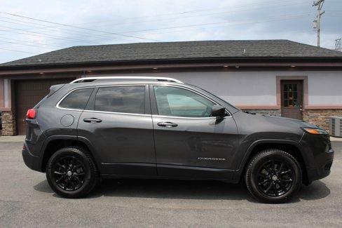 Used 2016 Jeep Cherokee Latitude w/ Comfort/Convenience Group image 3