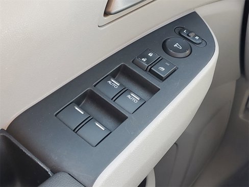 Used 2011 Honda Odyssey EX image 16