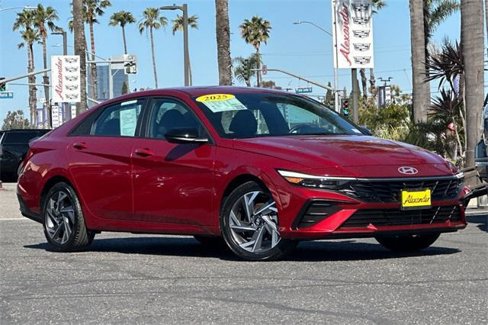 Used 2025 Hyundai Elantra Sport image 2