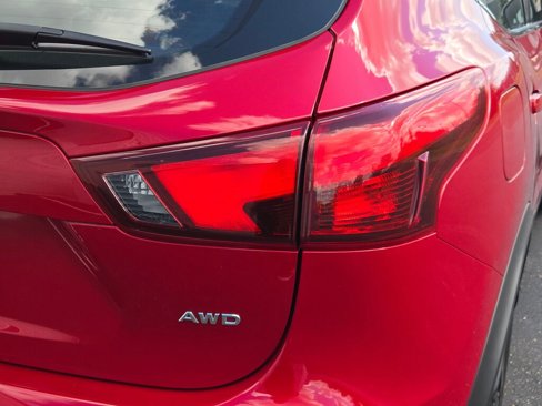 Used 2018 Nissan Rogue Sport S image 11