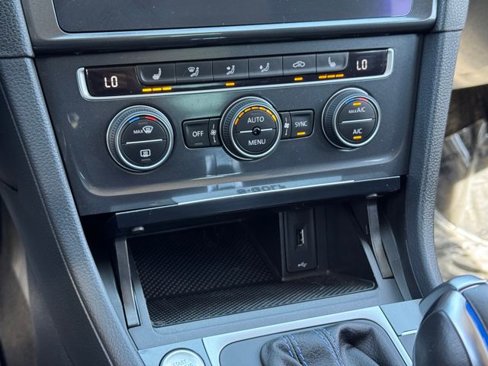 Used 2019 Volkswagen e-Golf SE w/ Driver Assistance Package image 12