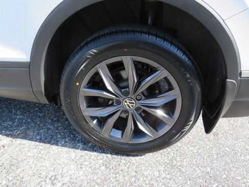 Used 2022 Volkswagen Tiguan SE image 31