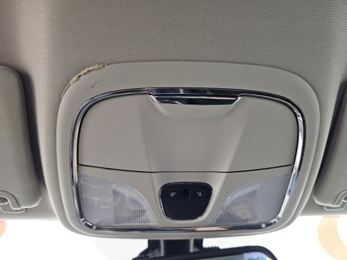 Used 2017 Jeep Cherokee Latitude w/ Cold Weather Group image 22