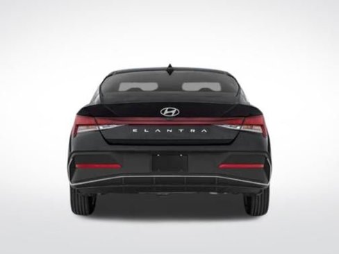 New 2025 Hyundai Elantra SE image 5