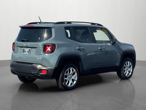 Used 2017 Jeep Renegade Latitude image 2