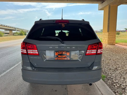 Used 2020 Dodge Journey SE w/ SE Popular Equipment Group image 4