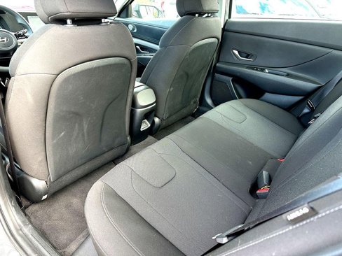 Used 2024 Hyundai Elantra SE image 19