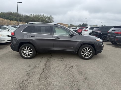 Used 2017 Jeep Cherokee Limited image 5
