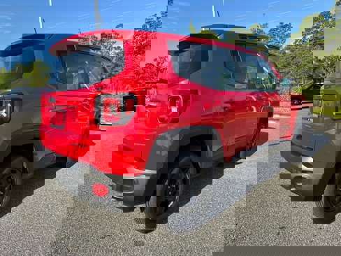 Used 2022 Jeep Renegade Sport image 4