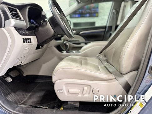 Used 2018 Toyota Highlander Limited image 22