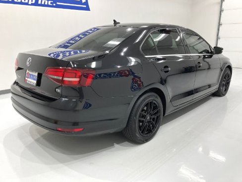 Used 2017 Volkswagen Jetta SE image 25