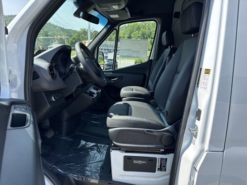 New 2025 Mercedes-Benz Sprinter 2500 image 9