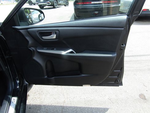 Used 2016 Toyota Camry image 23