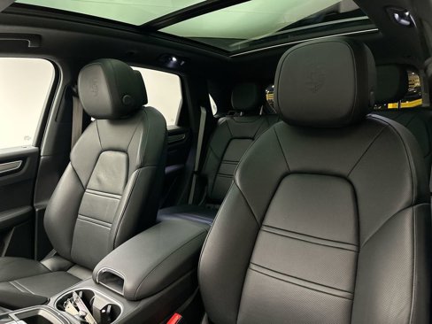 Used 2022 Porsche Cayenne image 10