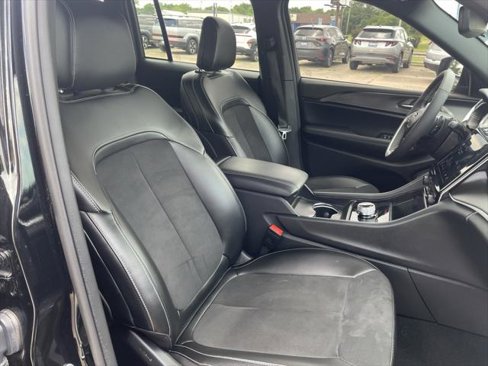 Used 2024 Jeep Grand Cherokee Altitude image 13
