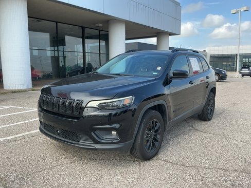 Used 2023 Jeep Cherokee Altitude Lux image 1