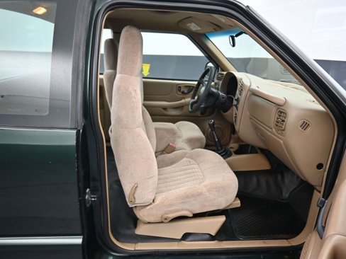 Used 2001 Chevrolet S10 Pickup 2WD Extended Cab w/ Comfort Convenience Pkg image 28