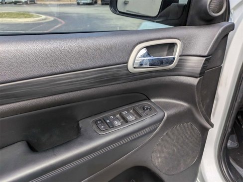 Used 2021 Jeep Grand Cherokee Laredo X image 13