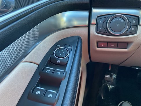 Used 2018 Ford Explorer XLT w/ Equipment Group 202A image 13