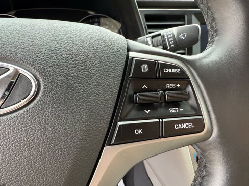 Used 2017 Hyundai Elantra Limited image 11
