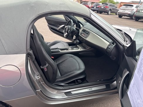 Used 2004 BMW Z4 2.5i image 10