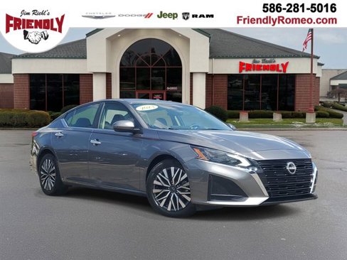 Used 2023 Nissan Altima 2.5 SV w/ SV Premium Package image 1