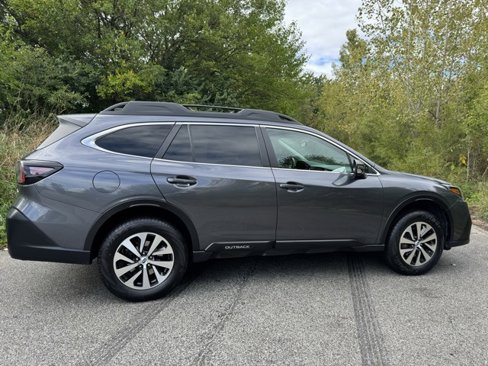 Used 2022 Subaru Outback Premium image 5