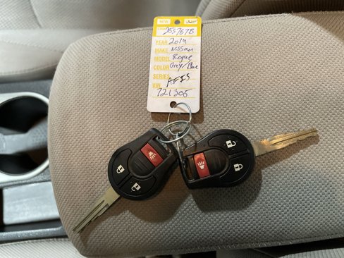 Used 2014 Nissan Rogue S image 25