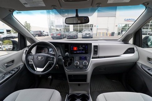 Used 2015 Toyota Sienna LE image 48