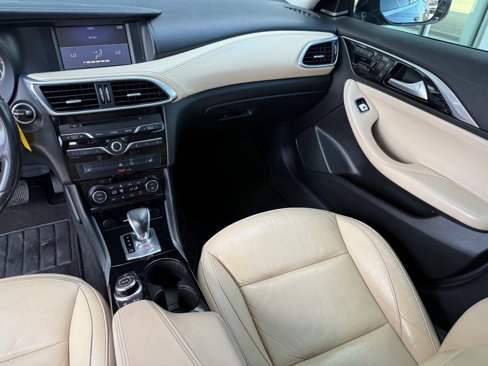 Used 2017 INFINITI QX30 Premium image 15