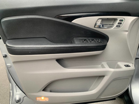 Used 2016 Honda Pilot Touring image 14