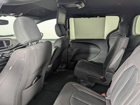 Used 2020 Chrysler Pacifica Touring w/ S Appearance Package image 16