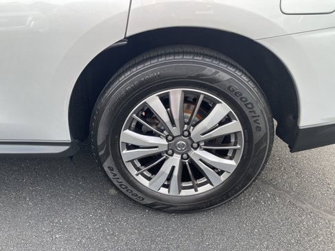 Used 2020 Nissan Pathfinder SV image 17