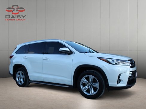 Used 2017 Toyota Highlander Limited image 3