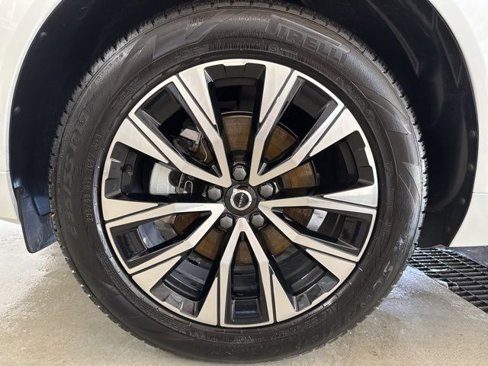 Certified 2025 Volvo XC60 B5 Plus image 10